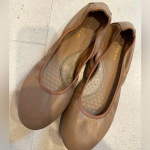 Hush Puppies Ballet Flats 7.5 Camel Colored